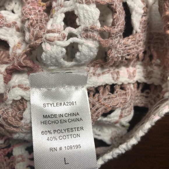 Cute crochet top by Julia by Love - Picture 4 of 6